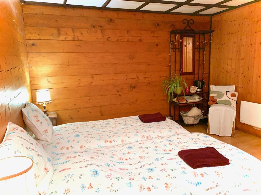 Letto o letti in una camera di La Cure de Vernamiège