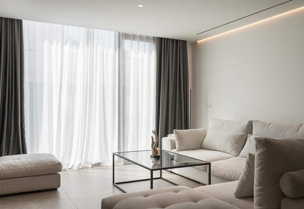Spectacular Luxury & Design Home