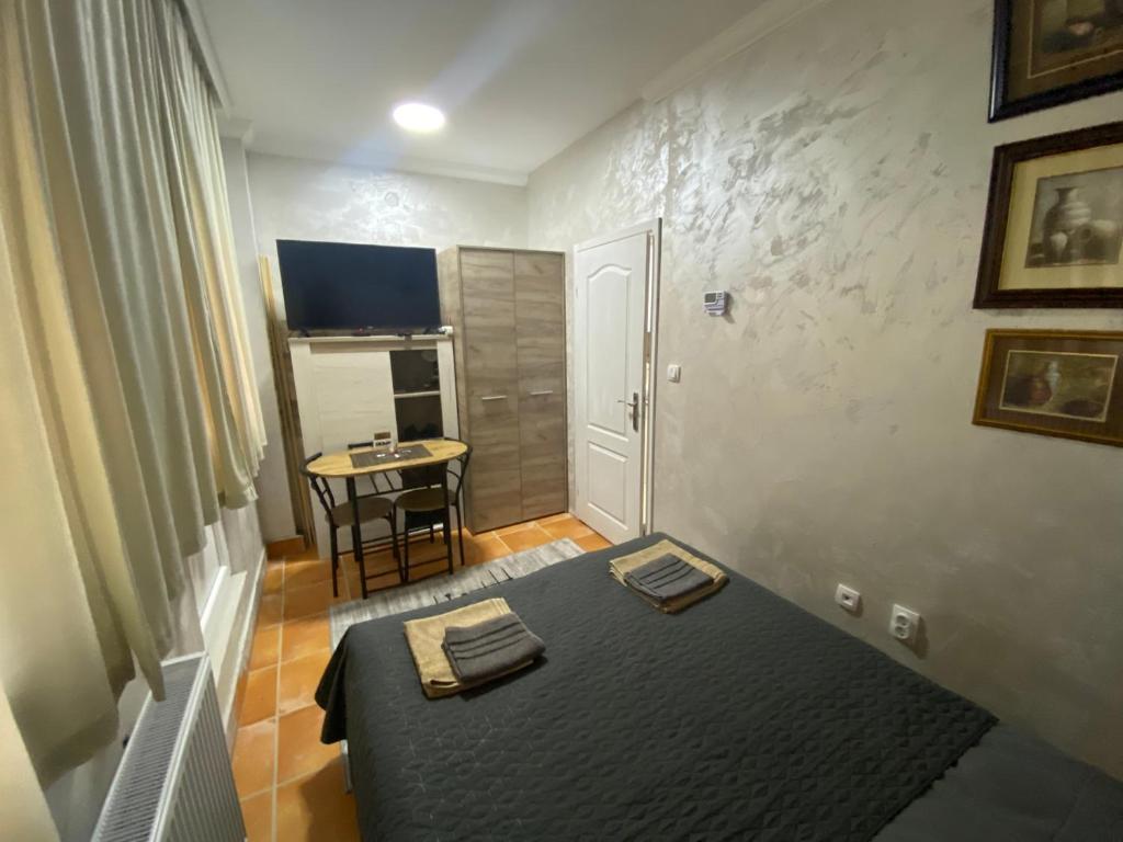 A bed or beds in a room at Apartmani Vrabac 4
