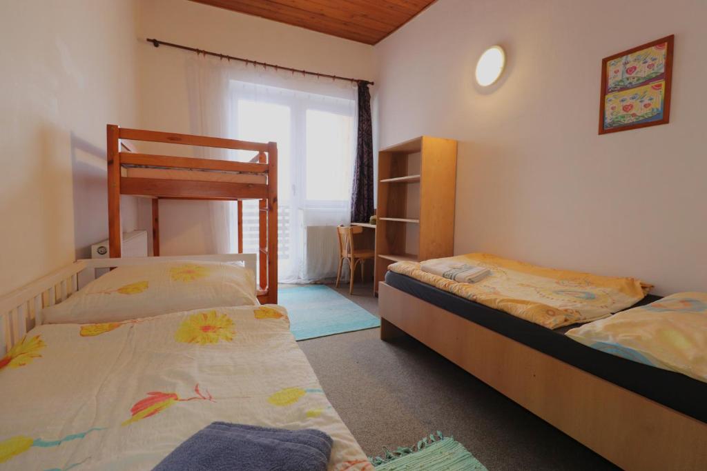 Postel nebo postele na pokoji v ubytování Penzion Tesák-ČERŇAVA