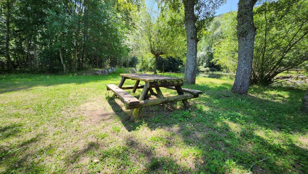 Vonkajšia záhrada v ubytovaní Casa rural Salomé, Mora de Luna, al lado del río Luna