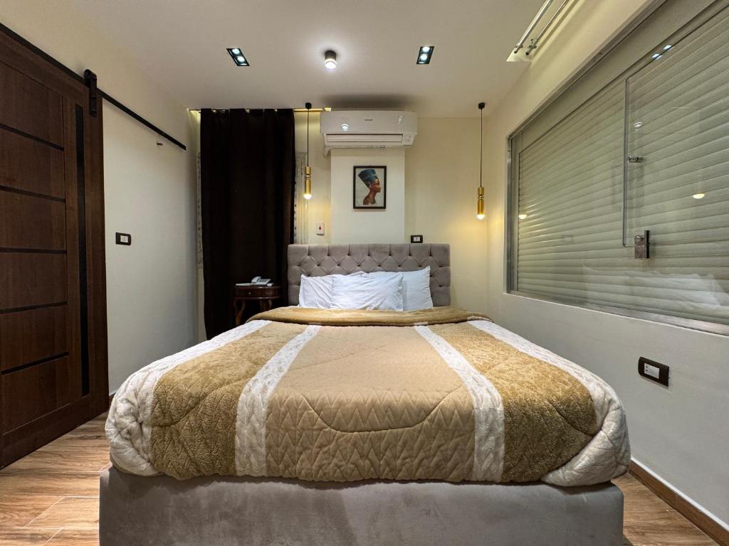 White Pyramids inn - 17