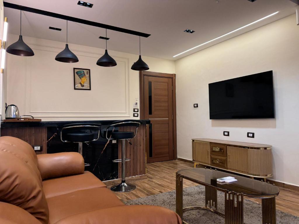 TV a/nebo společenská místnost v ubytování White Pyramids inn