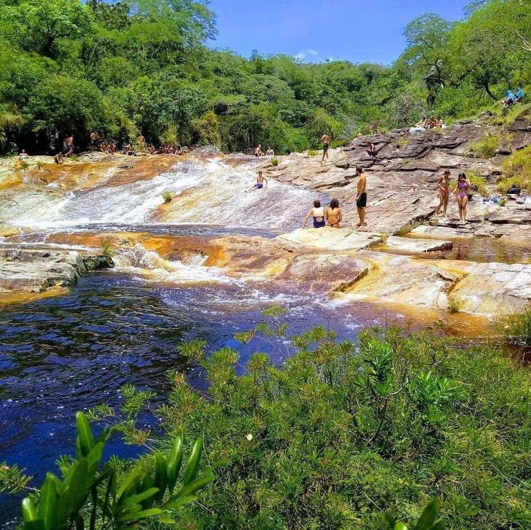 Afbeelding uit fotogalerij van Chalé Bella Serra piscina café da manhã incluso in Jaboticatubas