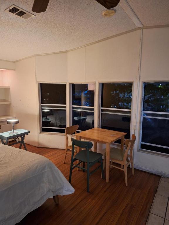 Postel nebo postele na pokoji v ubytování 1233 Apartment 1 Miami