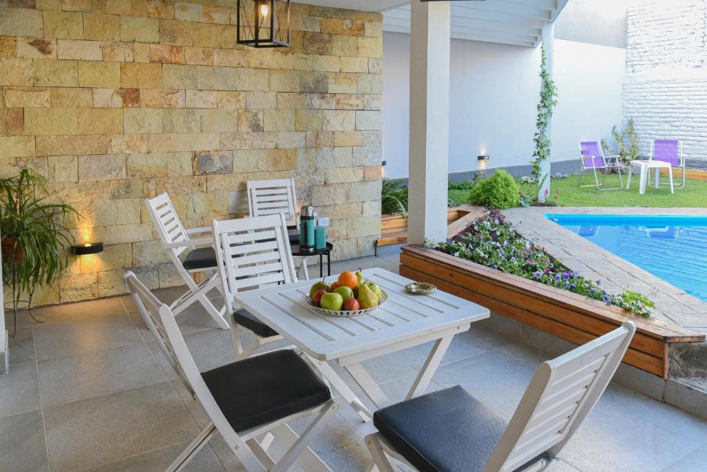 Bazén v ubytování La Morada Petit Hotel nebo v jeho okolí