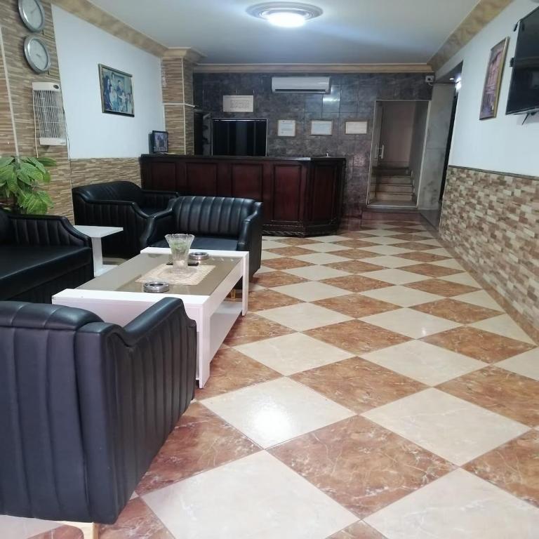 Posezení v ubytování Al-Nujoom Hotel Suites