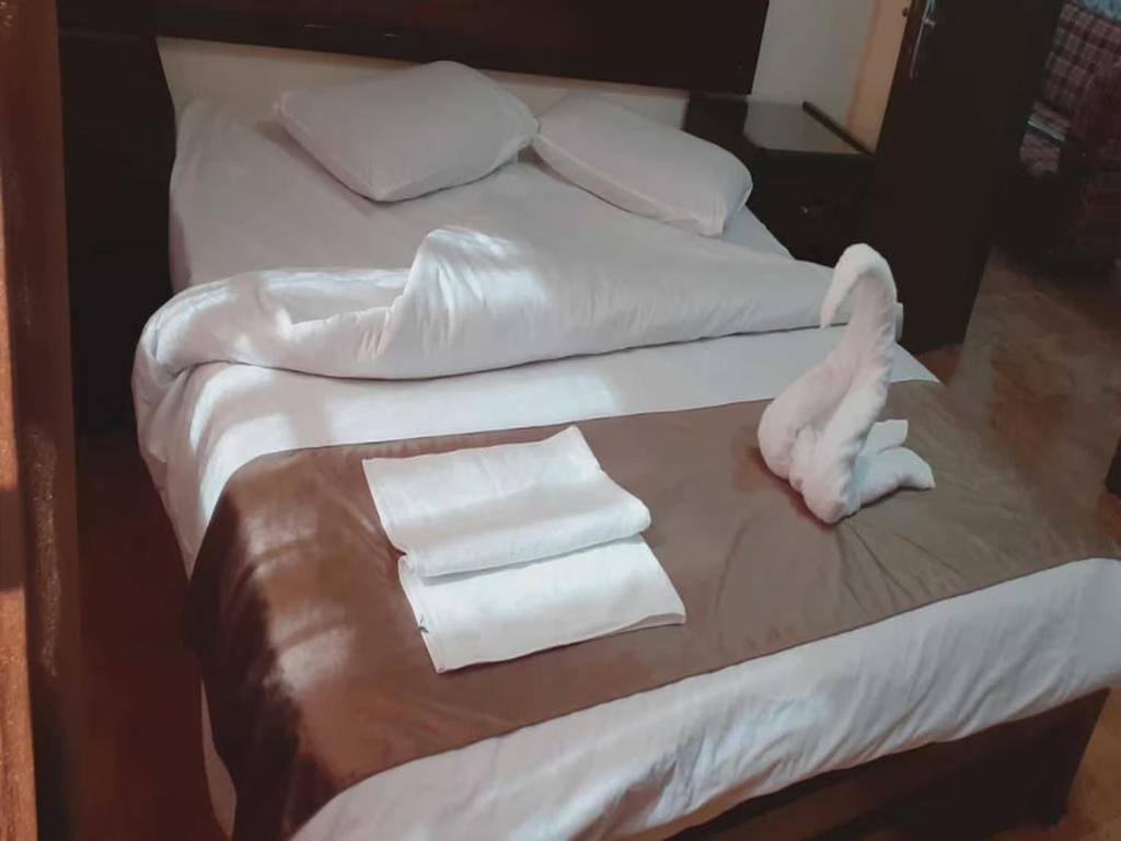 Postel nebo postele na pokoji v ubytování Al-Nujoom Hotel Suites