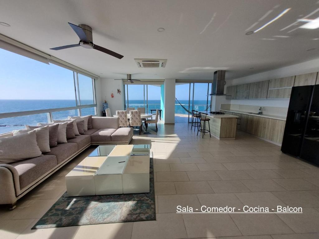 a living room with a couch and a table at Espectacular apto frente al mar in Coveñas