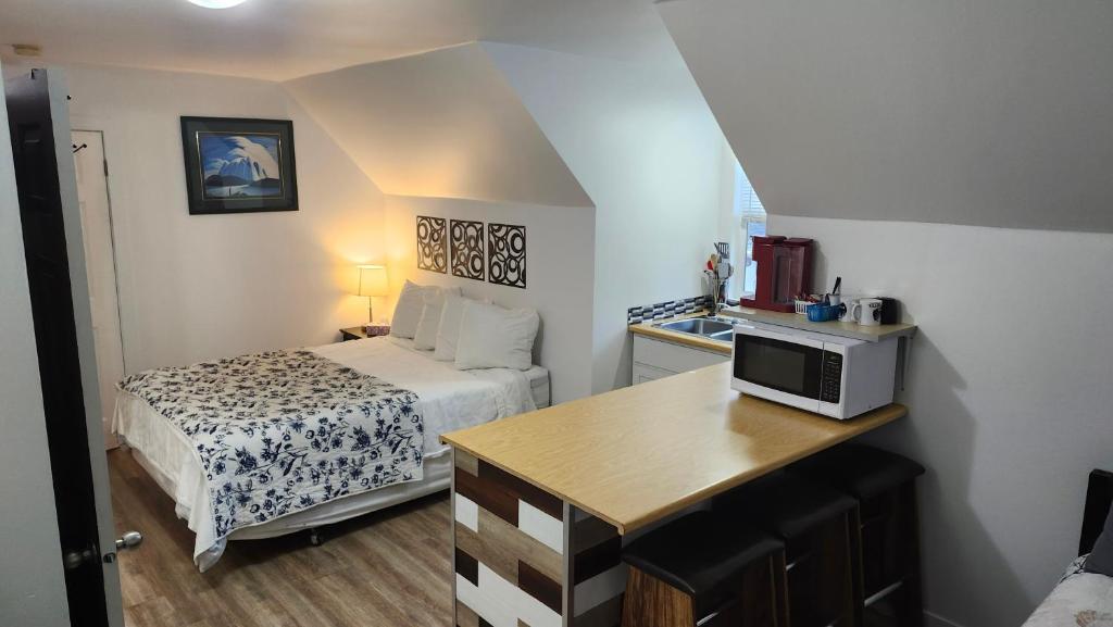 Postel nebo postele na pokoji v ubytování Pines Motel