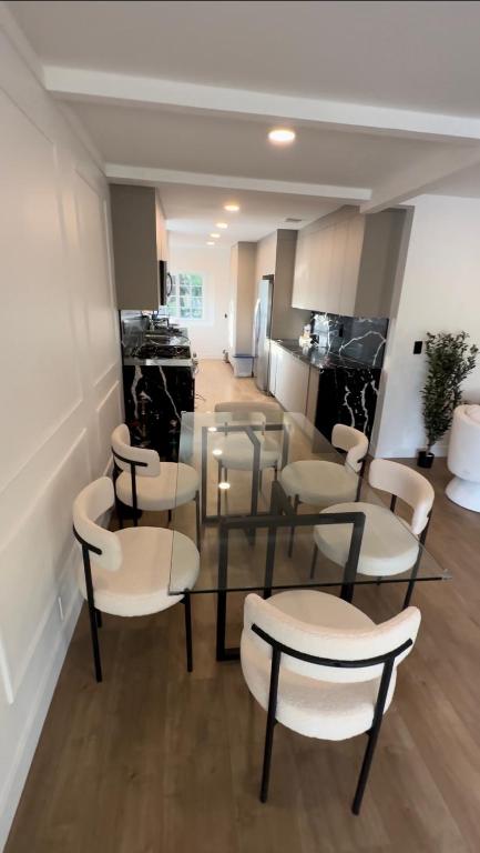 Gallery image of Van Nuys Charming Home! in Van Nuys Airport