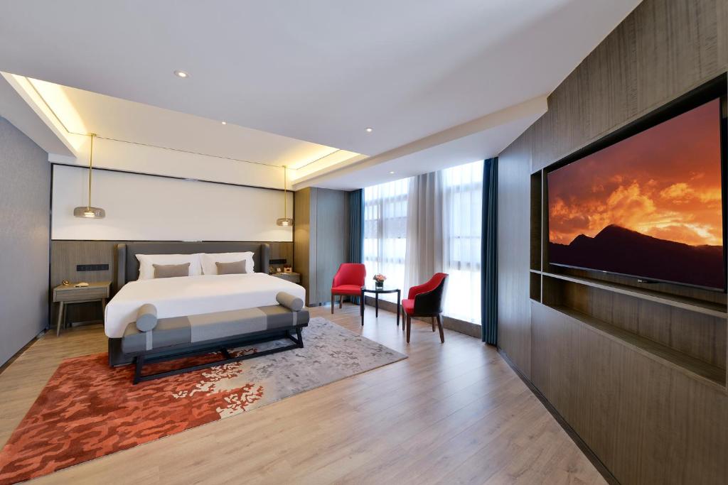 Mehood Lestie, Taiyuan South Railway Station - Trabajo Doble De Ocio Con Vista A La Ciudad