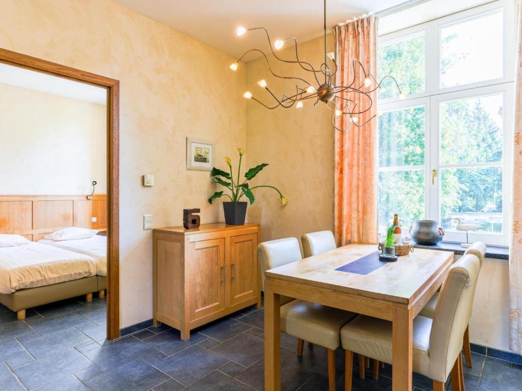 Postel nebo postele na pokoji v ubytování Castle Apartment in Aywaille near River Amblève