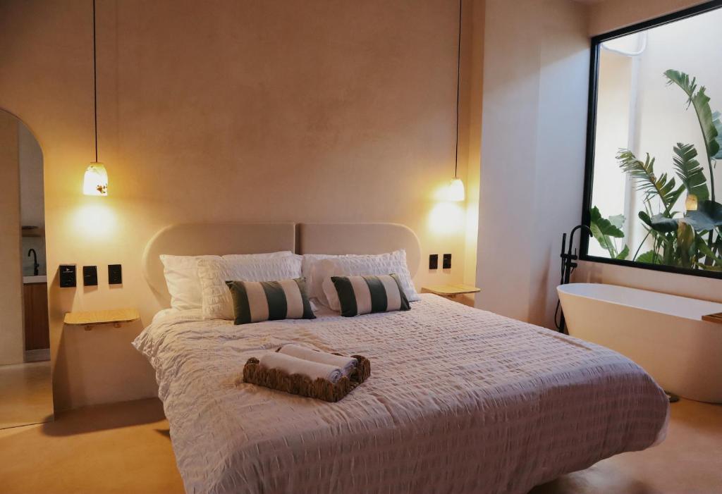 Amaroo Palms - Deluxe Double Room With Bath