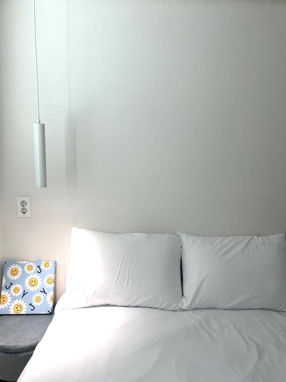 Postel nebo postele na pokoji v ubytování Busan Circle Stay Hotel