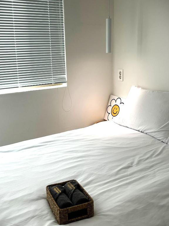 Postel nebo postele na pokoji v ubytování Busan Circle Stay Hotel