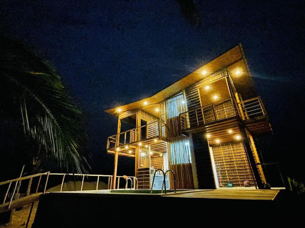 Caleta Grau flat Top Host Peru