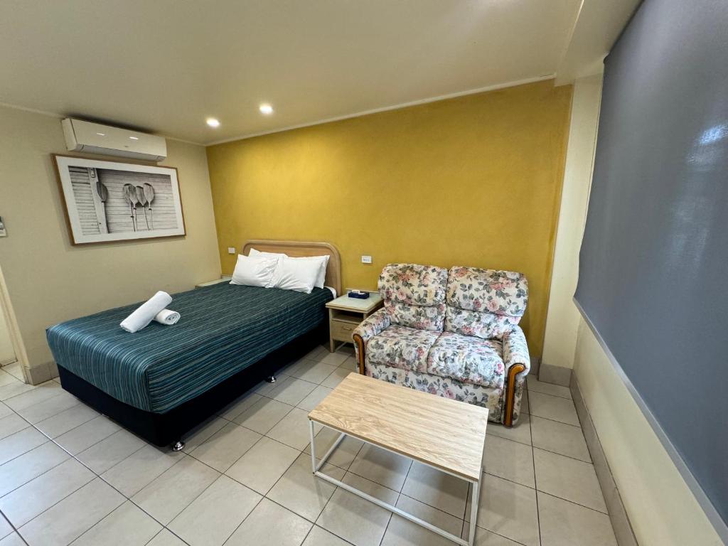 Postel nebo postele na pokoji v ubytování Chelsea Motor Inn