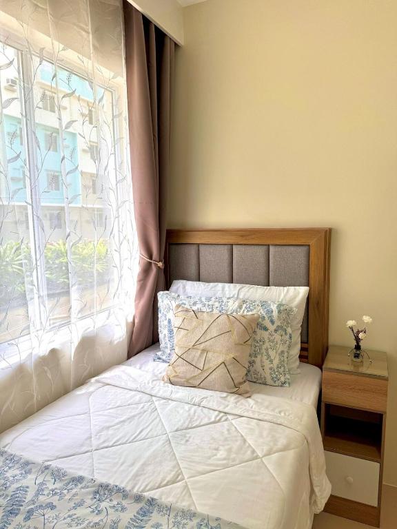 Postel nebo postele na pokoji v ubytování Lene Condominium Unit Rental