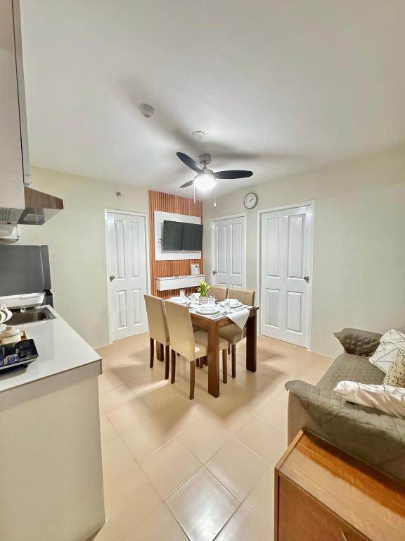 Kuchyň nebo kuchyňský kout v ubytování Lene Condominium Unit Rental