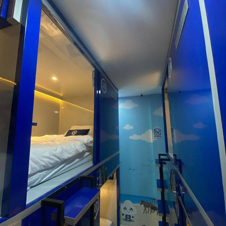 Postel nebo postele na pokoji v ubytování Rosalyne Sleepbox Malioboro 3