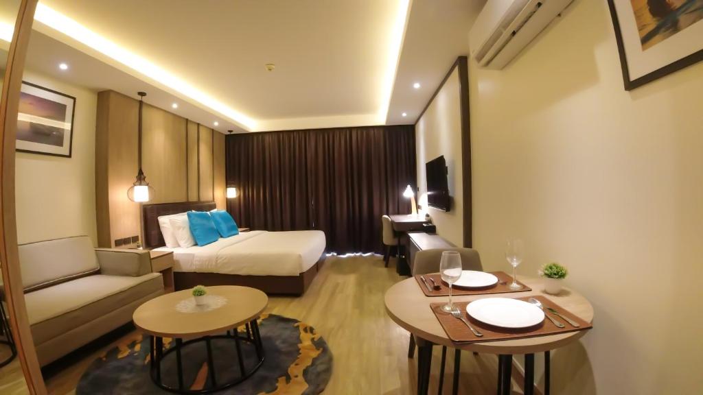 Postel nebo postele na pokoji v ubytování Wyatt Hotel Jomtien Beach