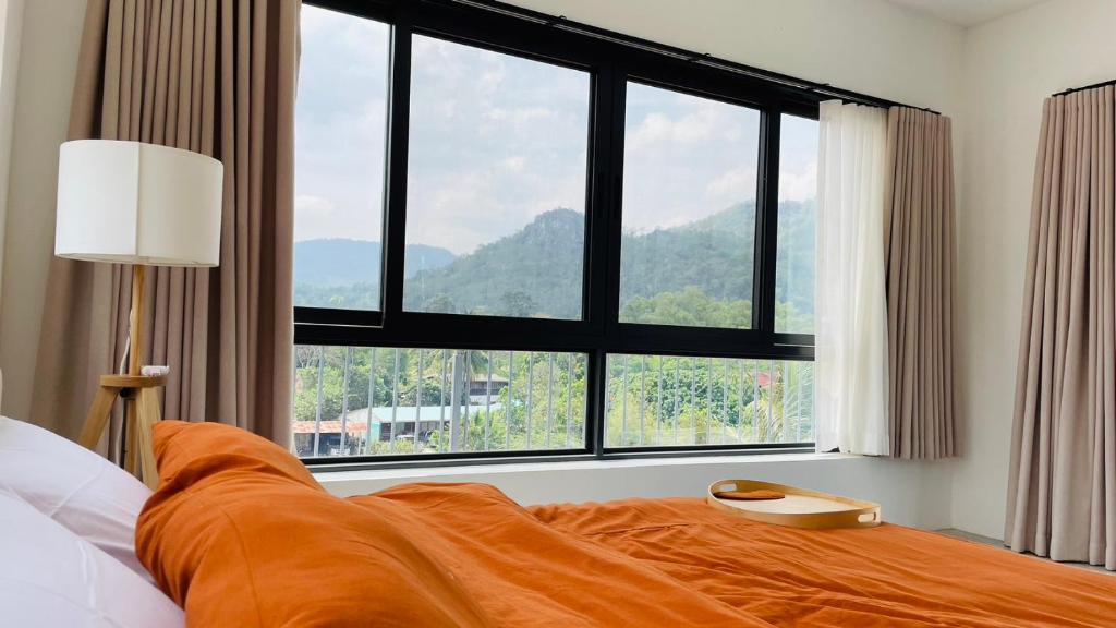 Nespecifikovaný výhled na hory nebo výhled na hory při pohledu z aparthotelu