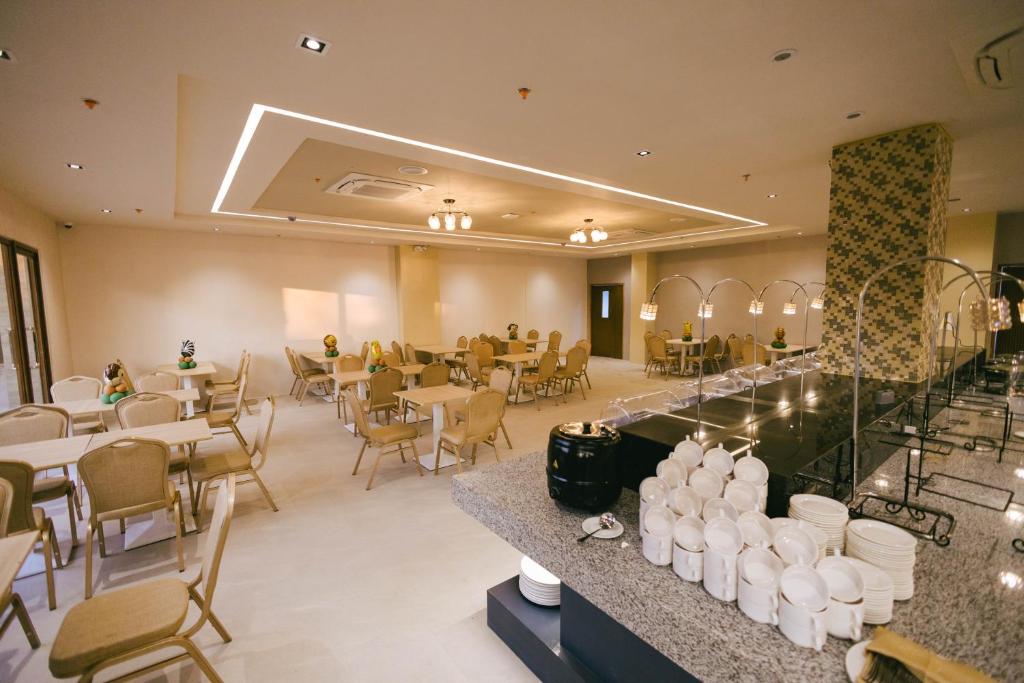 Restaurace v ubytování Panglao Vista Suites by SMS Hospitality