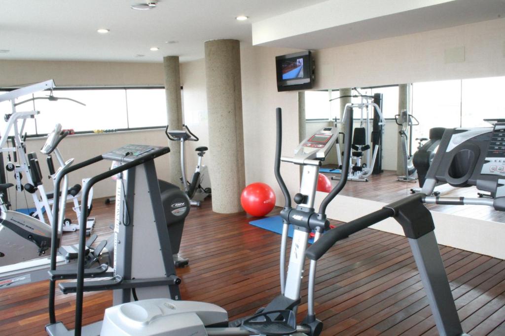 Fitness centrum a/nebo fitness zařízení v ubytování Hotel & Spa Real Ciudad De Zaragoza
