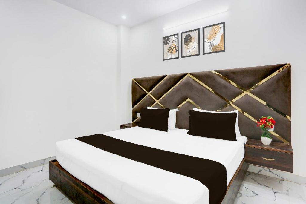 Postel nebo postele na pokoji v ubytování Hotel O ASP Royal Residency