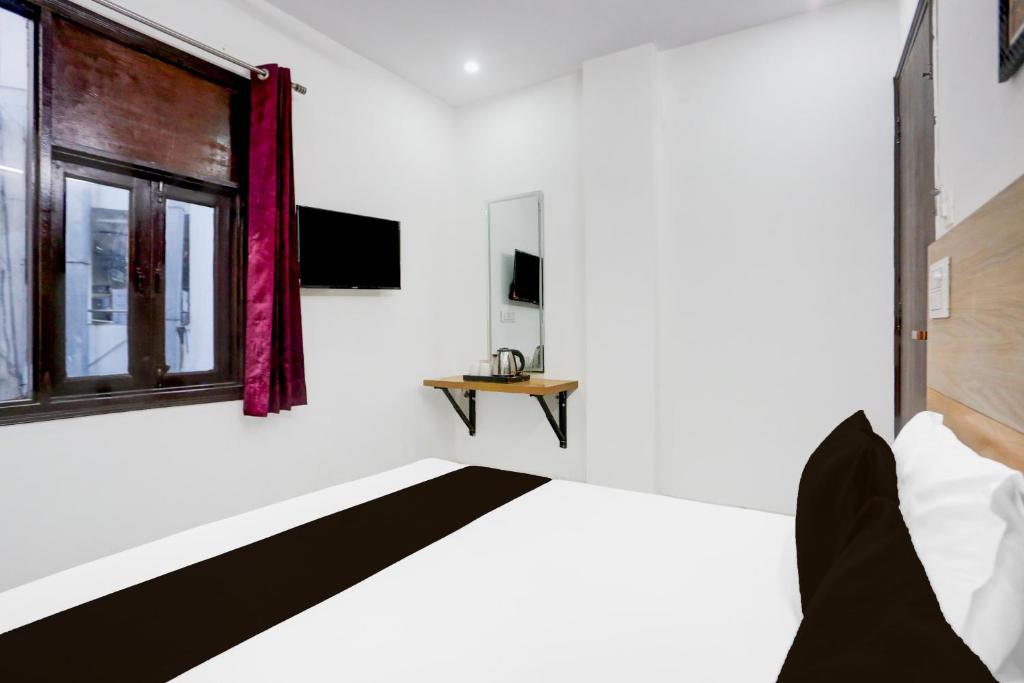 Postel nebo postele na pokoji v ubytování Hotel O ASP Royal Residency