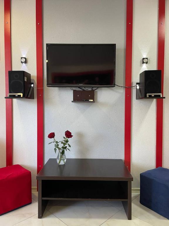 TV a/nebo společenská místnost v ubytování Rock Hotel First Line