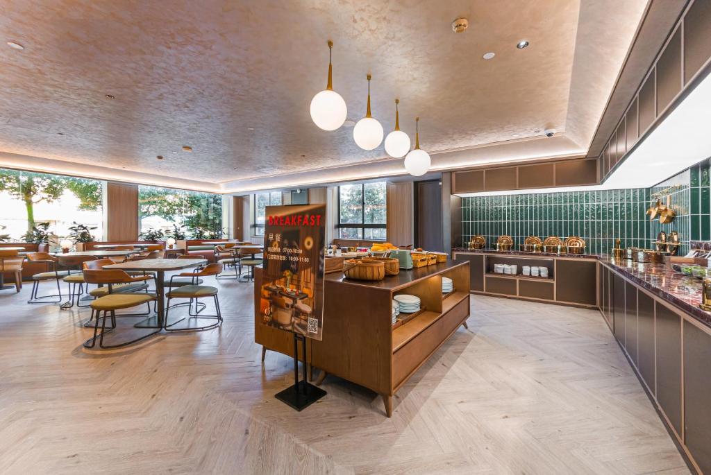 Restaurace v ubytování 桔子上海浦东机场川环南路酒店
