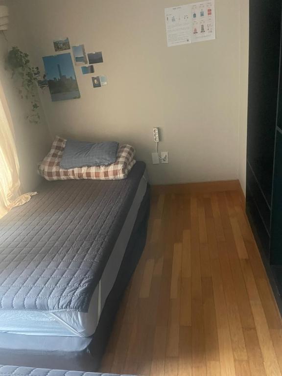 Postel nebo postele na pokoji v ubytování Lyndon Guesthouse