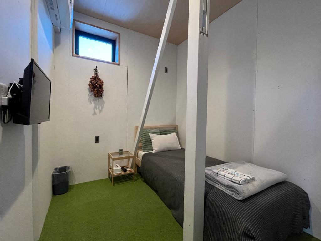 Postel nebo postele na pokoji v ubytování GuestHouse Shirakawa-Go INN