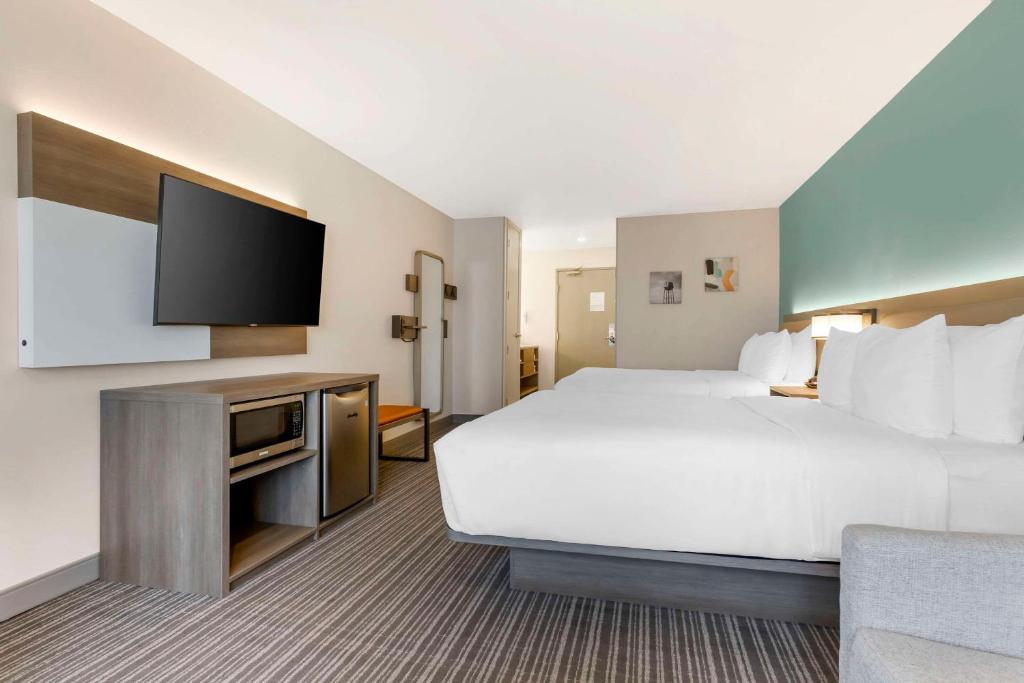 Postel nebo postele na pokoji v ubytování Comfort Suites at Tucson Mall