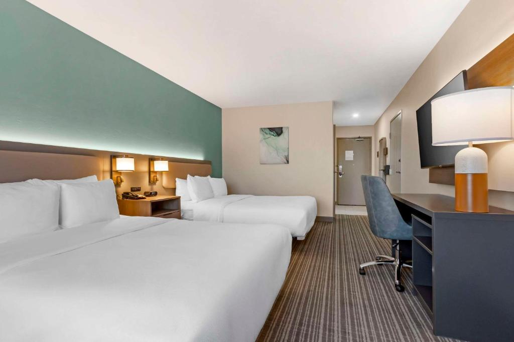 Postel nebo postele na pokoji v ubytování Comfort Suites at Tucson Mall