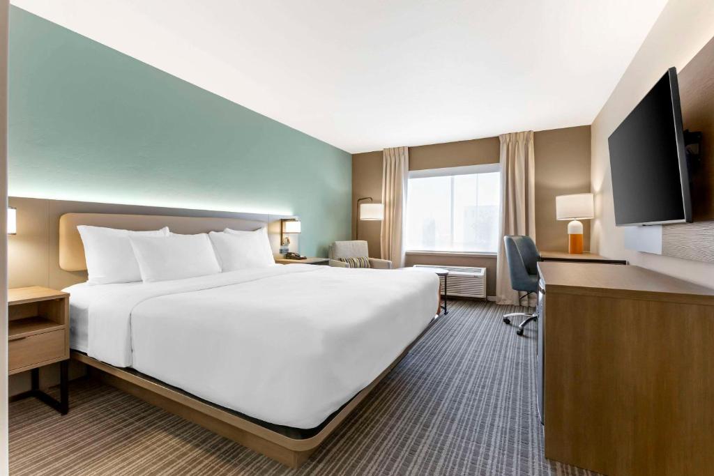 Postel nebo postele na pokoji v ubytování Comfort Suites at Tucson Mall