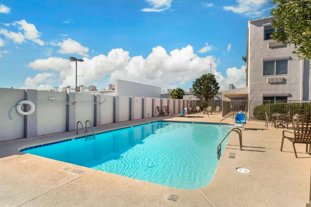 Bazén v ubytování Comfort Suites at Tucson Mall nebo v jeho okolí