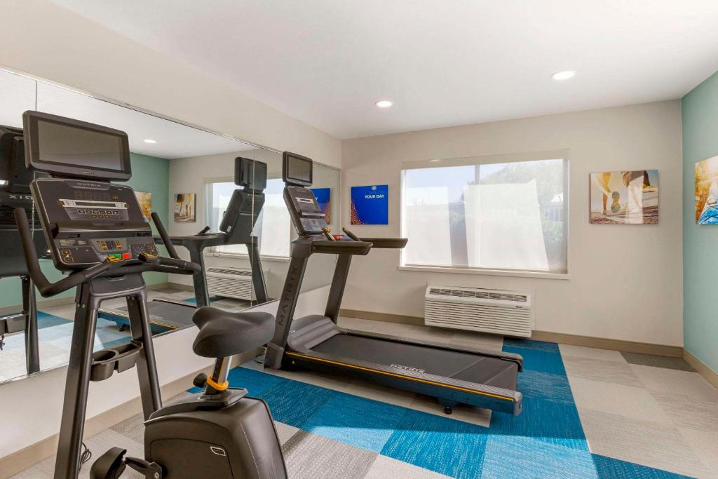Fitness centrum a/nebo fitness zařízení v ubytování Comfort Suites at Tucson Mall