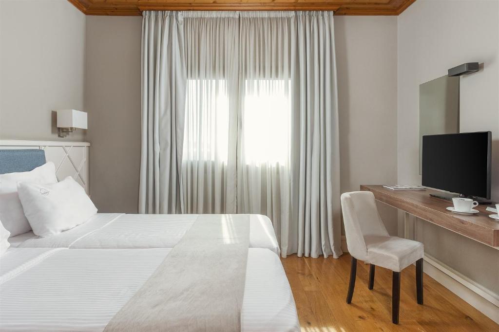 The Lake Hotel - Resim 43