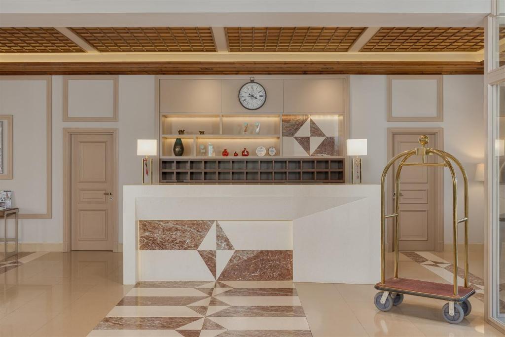 The Lake Hotel - Resim 37