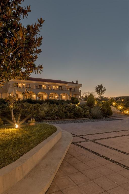 The Lake Hotel - Resim 41