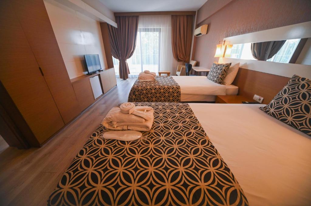 Postel nebo postele na pokoji v ubytování Tripolis Hotel