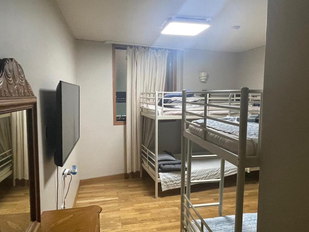 Postel nebo postele na pokoji v ubytování Lyndon Guesthouse