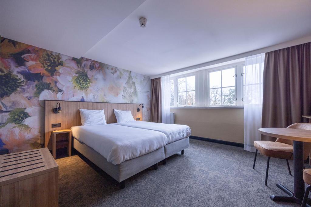 Postel nebo postele na pokoji v ubytování Fletcher Hotel-Restaurant Klein Zwitserland
