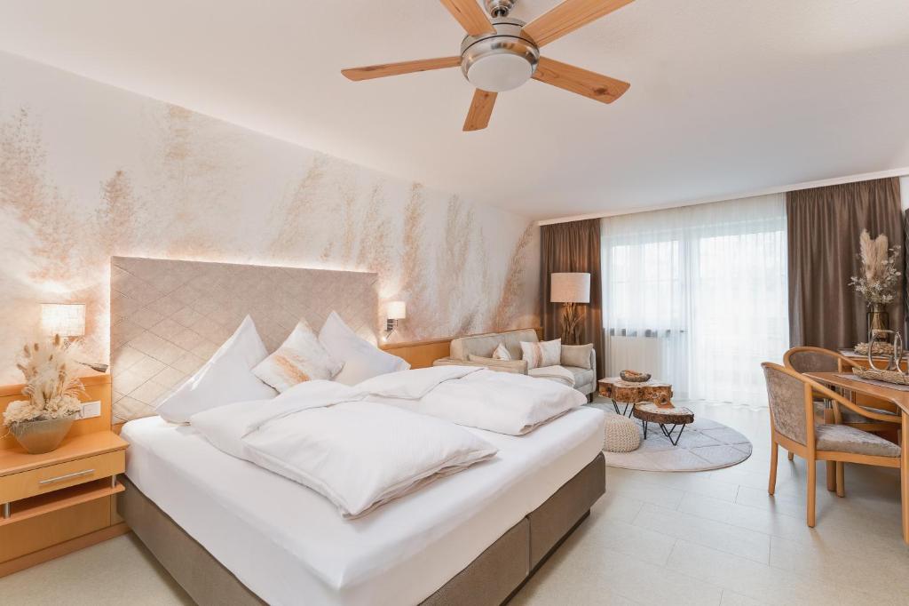 Fichtenwald-Ihr Boutique I Glück`s Hotel - Adults Only - One-Bedroom Apartment With Balcony
