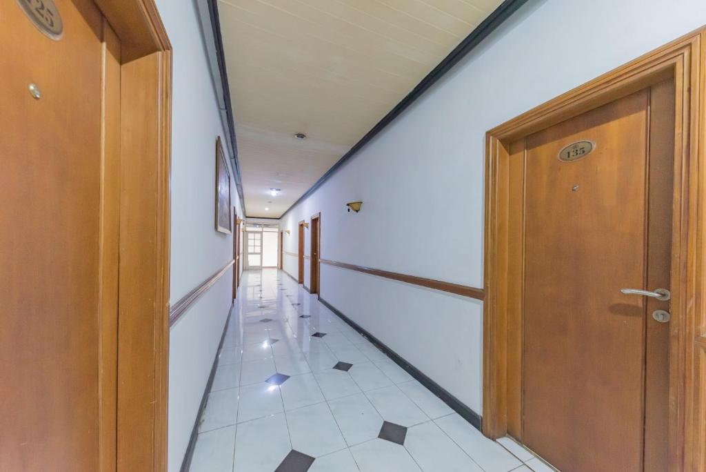 Fotografie z fotogalerie ubytování Urbanview Hotel Crown Tasikmalaya by RedDoorz v destinaci Tasikmalaya