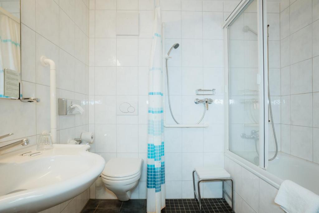 Koupelna v ubytování Parkhotel Schwert