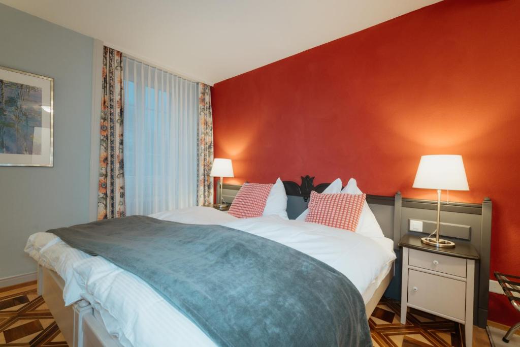 Postel nebo postele na pokoji v ubytování Parkhotel Schwert